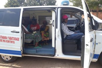 Patients moving to the treatment center/Kanombe